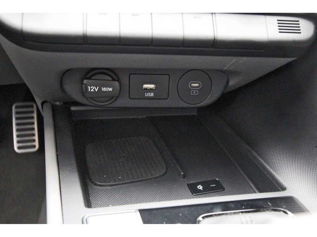 Certified 2025 Hyundai Elantra Sport image 28