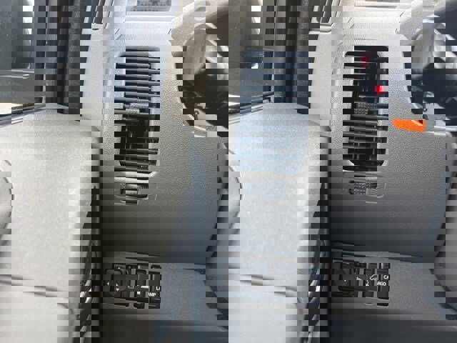 Used 2016 Nissan Frontier SV image 18