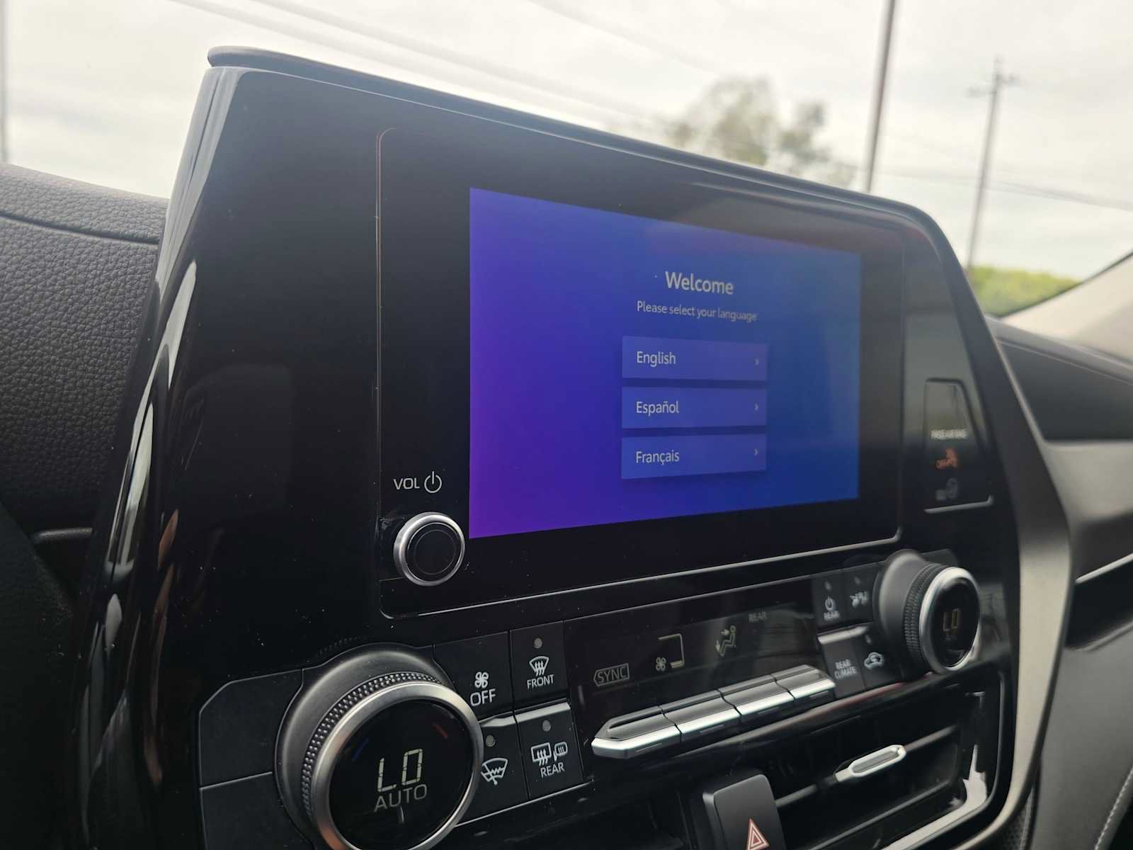 Used 2023 Toyota Highlander LE FWD image 29