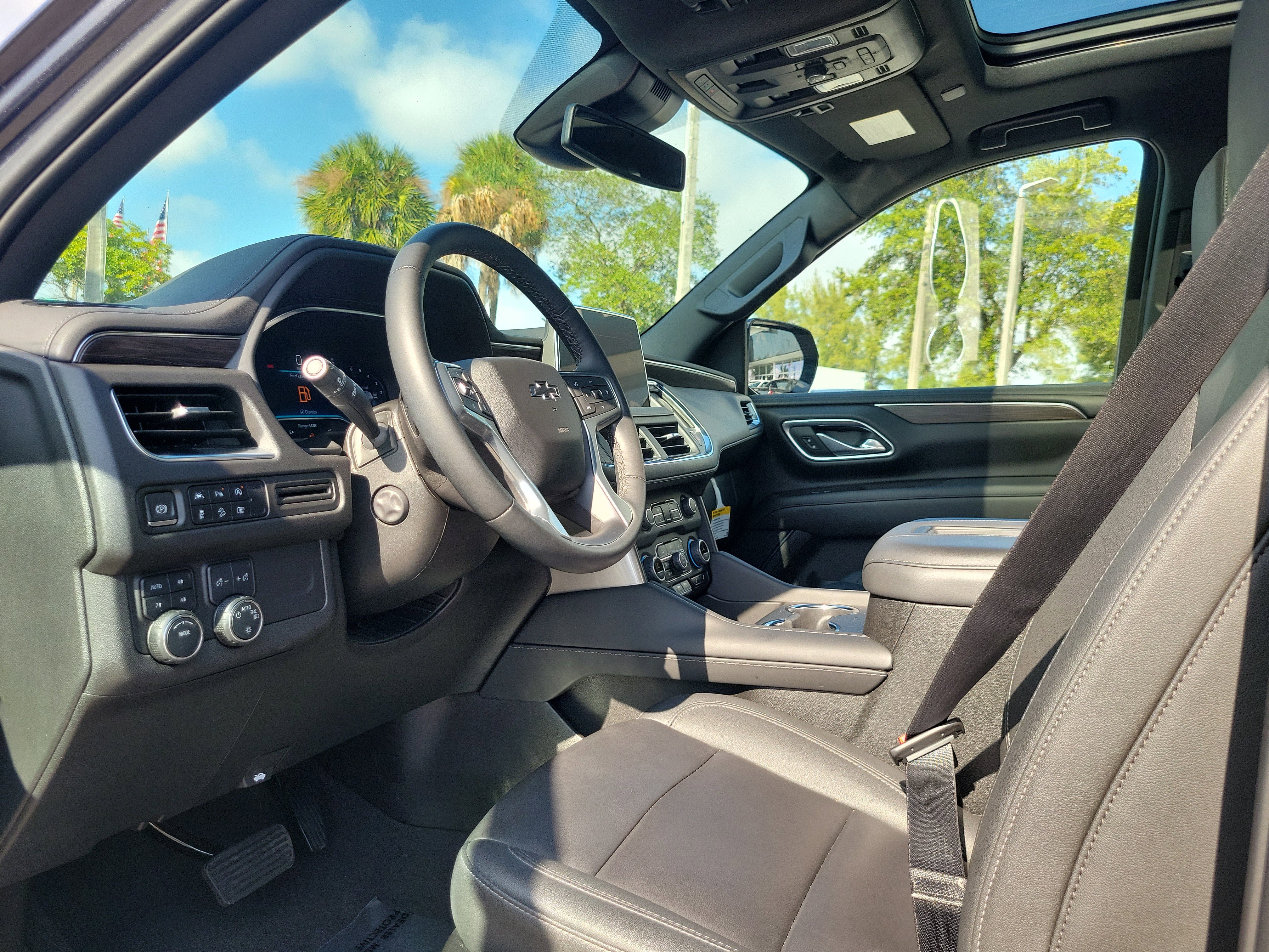 Used 2024 Chevrolet Tahoe Z71 w/ Luxury Package AWD/4WD image 9