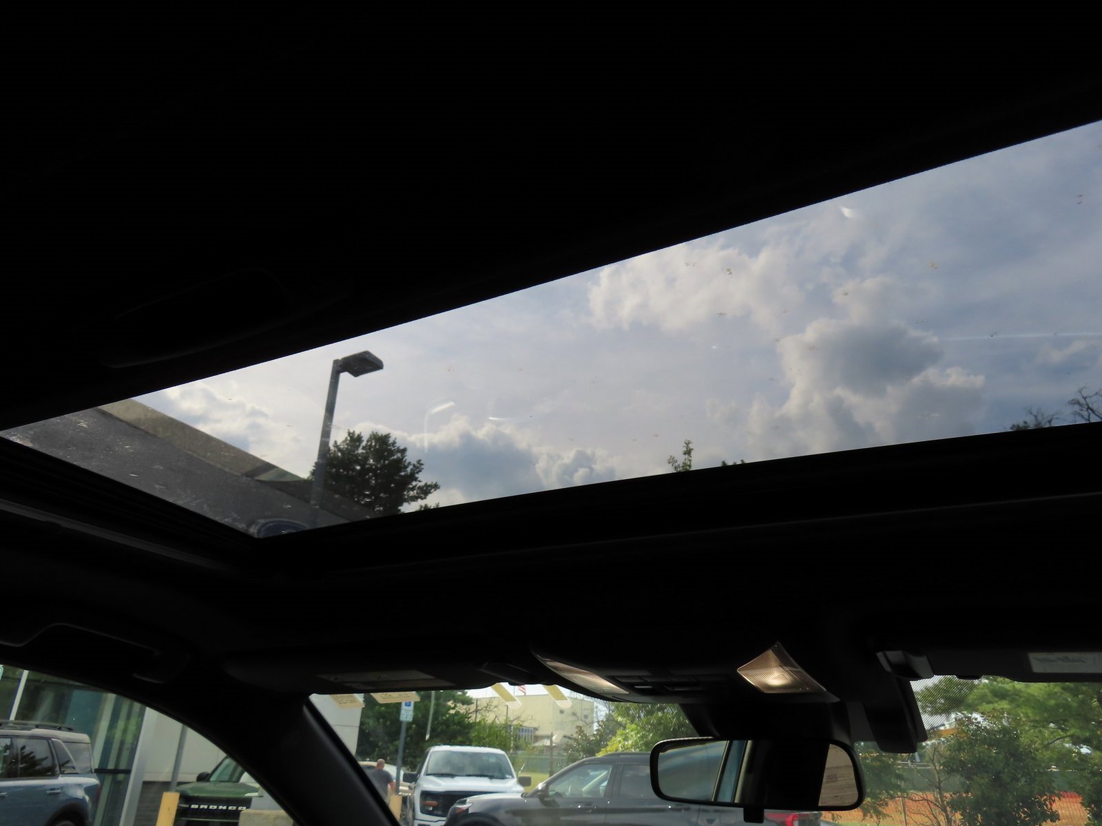 Used 2022 Toyota RAV4 SE w/ Convenience Package image 33