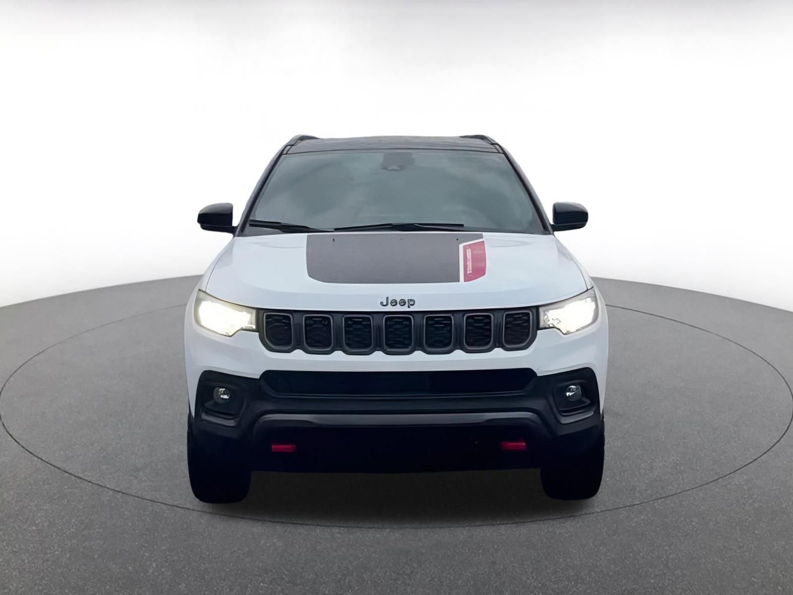 Used 2025 Jeep Compass Trailhawk image 4