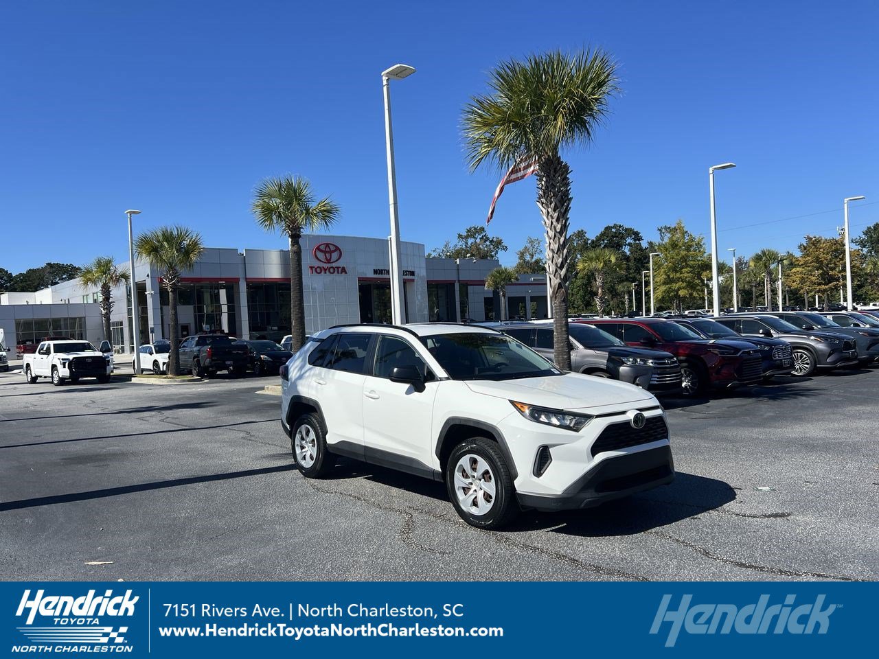 Used 2019 Toyota RAV4 LE FWD image 1