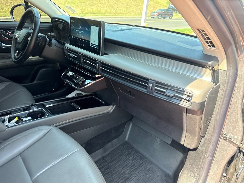 Certified 2025 Lincoln Corsair AWD w/ Equipment Group 101A image 32
