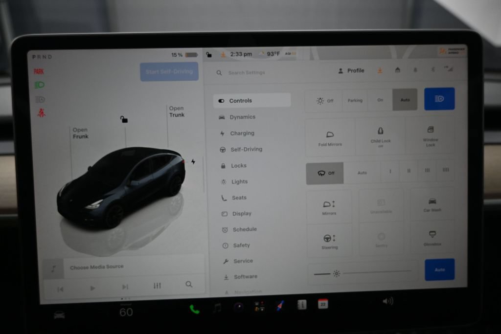 Used 2024 Tesla Model Y 2WD image 18