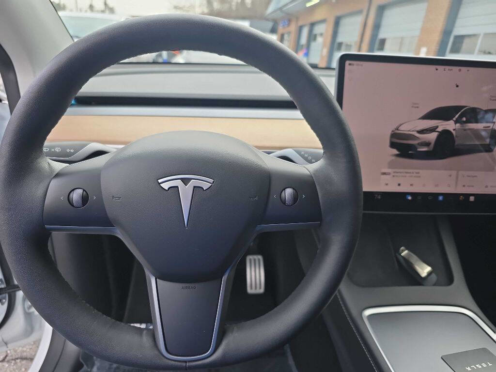 Used 2022 Tesla Model Y Performance image 12