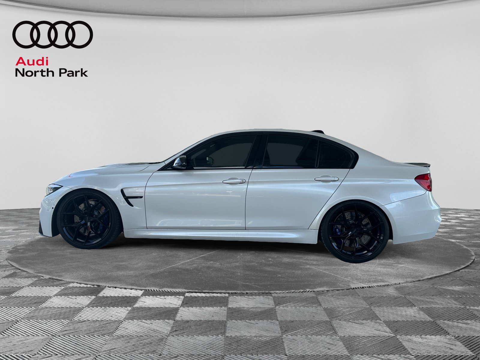 Used 2018 BMW M3 CS RWD image 2