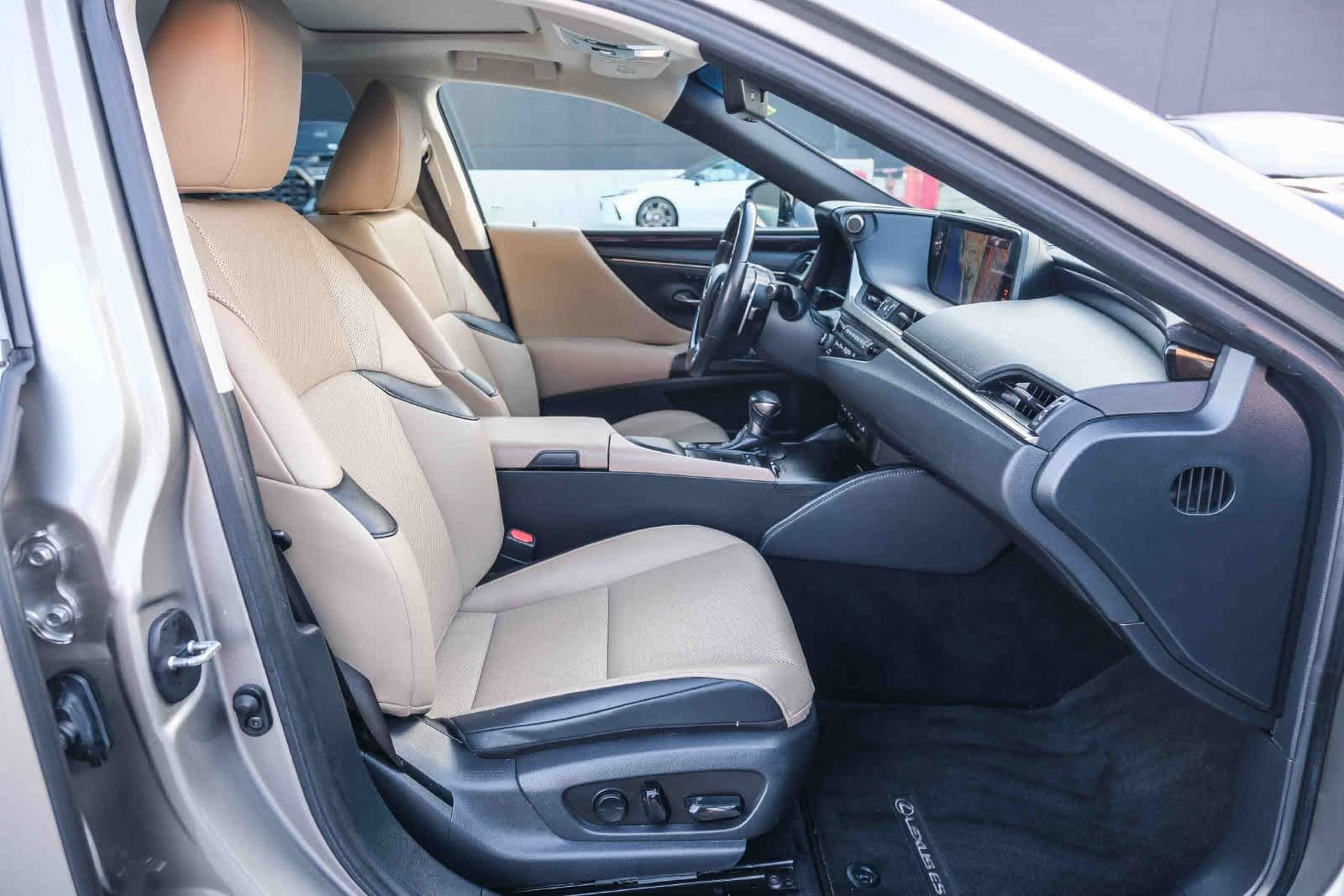 Used 2020 Lexus ES 300h w/ Premium Package FWD image 18