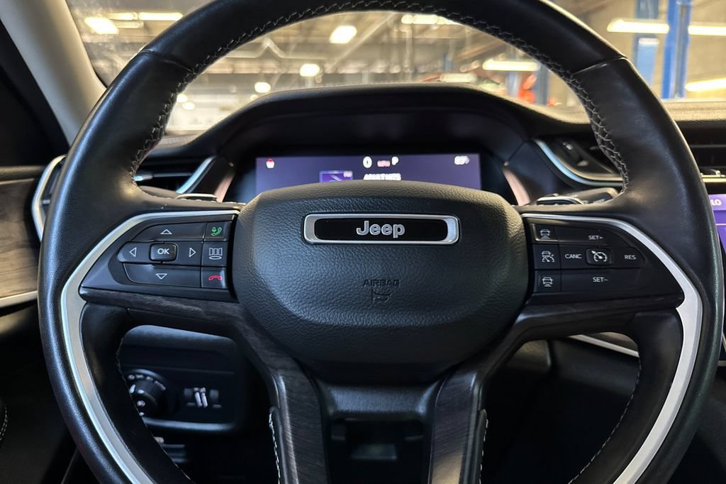 Used 2022 Jeep Grand Cherokee L Limited AWD/4WD image 25