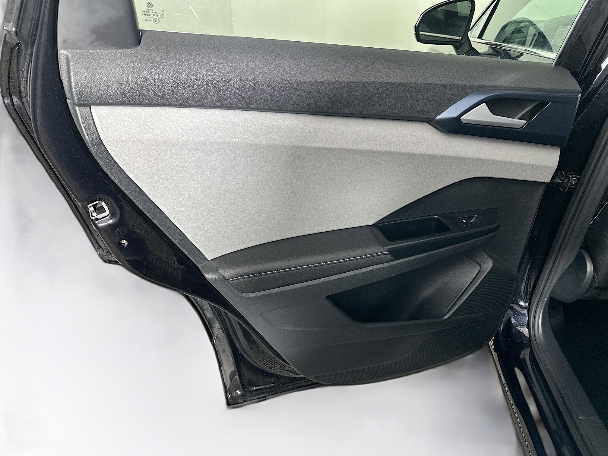 Used 2024 Volkswagen Taos SE image 25