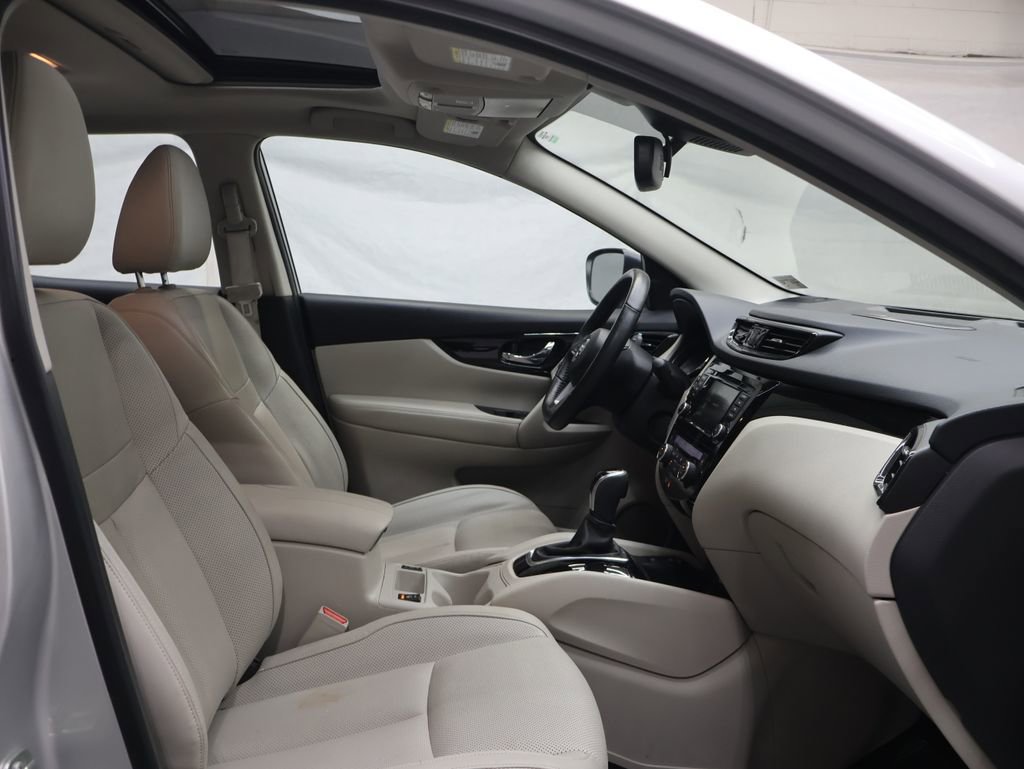 Used 2022 Nissan Rogue Sport SL w/ Premium Package image 10