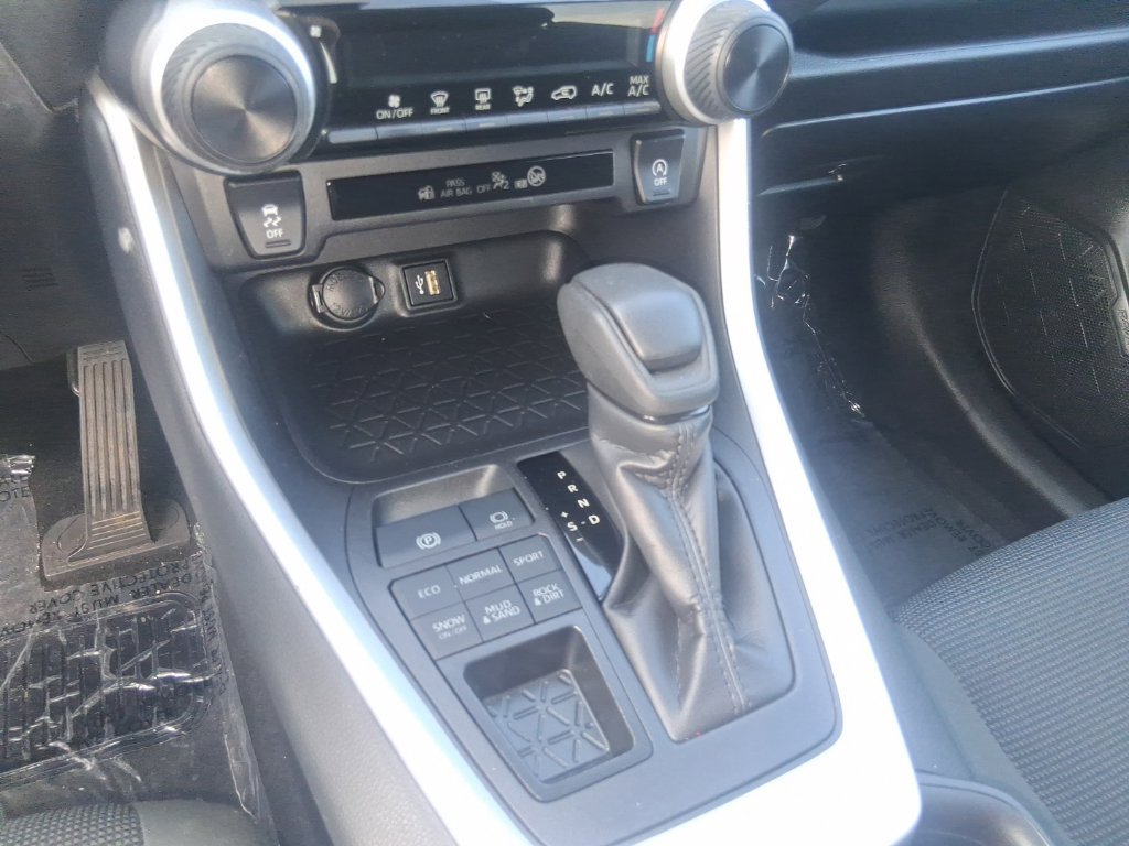 Used 2024 Toyota RAV4 LE AWD/4WD image 11