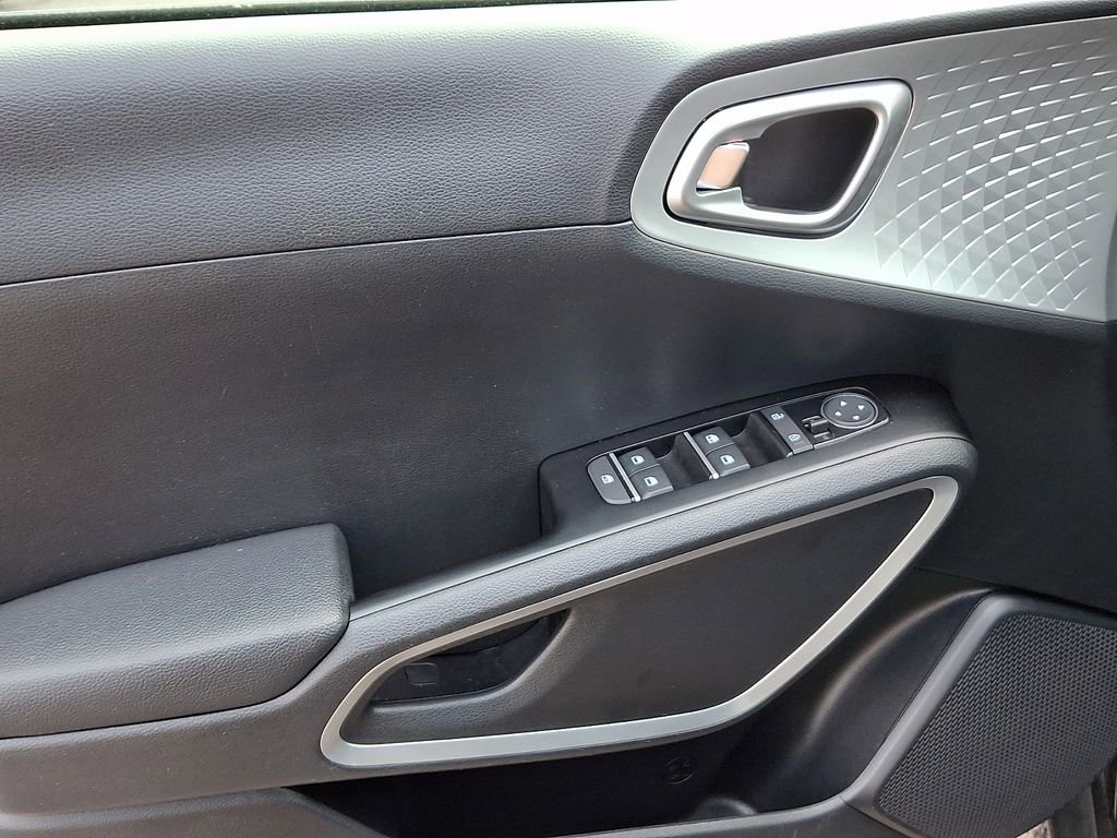 Used 2022 Kia Soul LX w/ Technology Package image 18