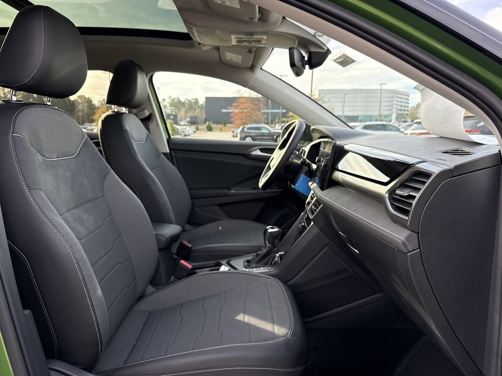 New 2026 Volkswagen Taos SE image 19