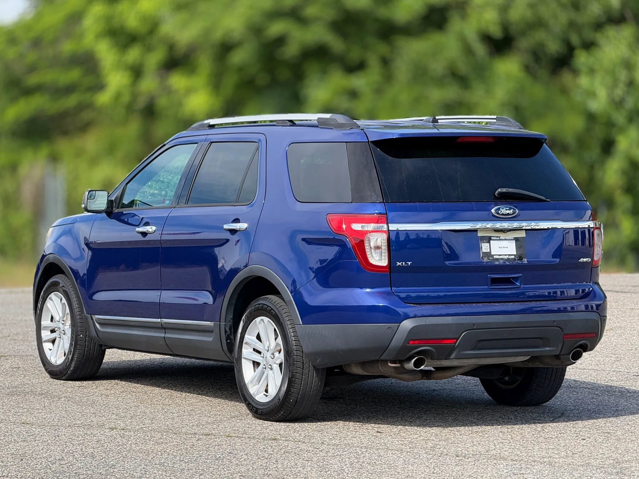 Used 2014 Ford Explorer XLT w/ Equipment Group 202A AWD/4WD image 10