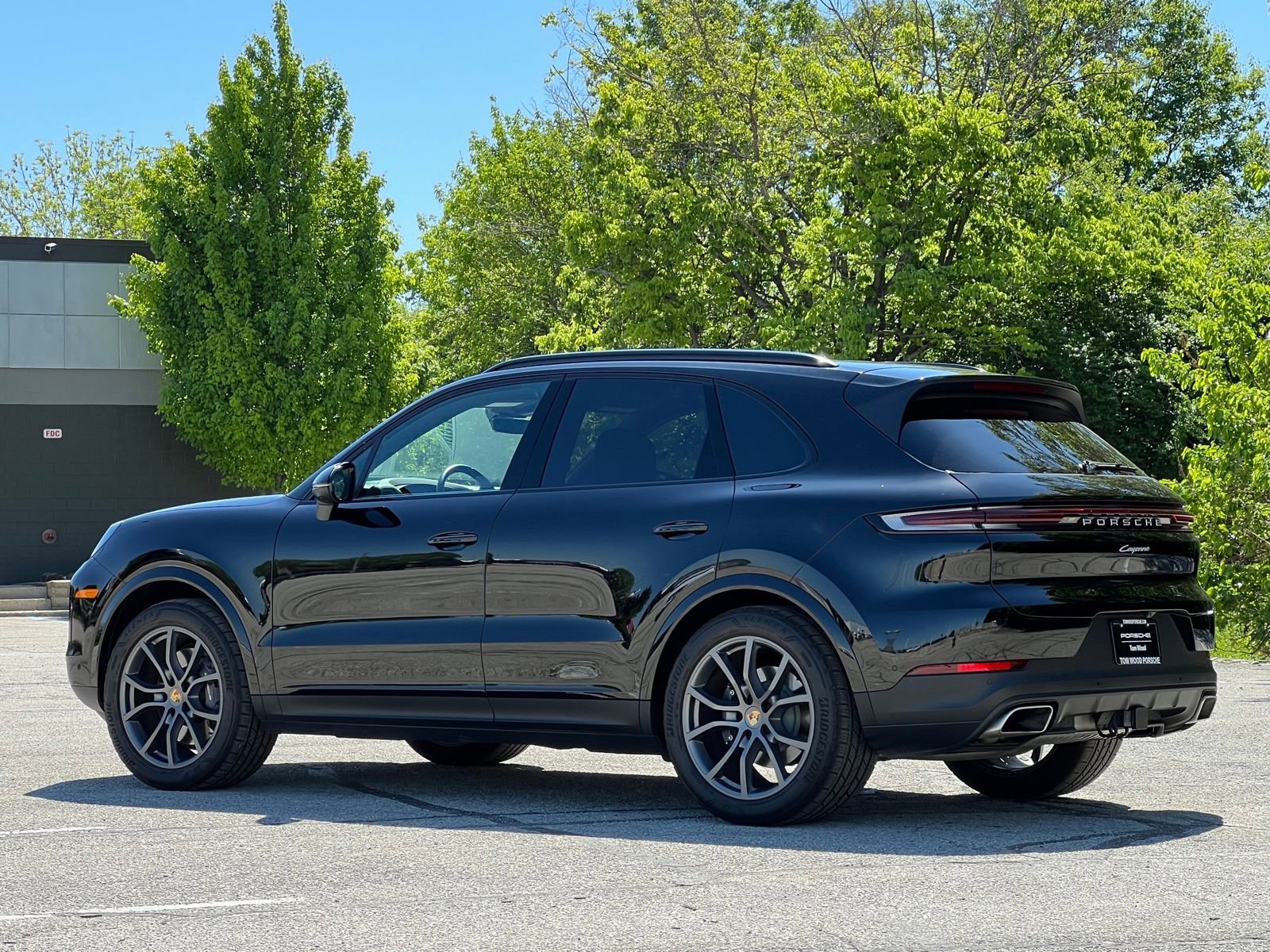 Certified 2024 Porsche Cayenne AWD/4WD image 4