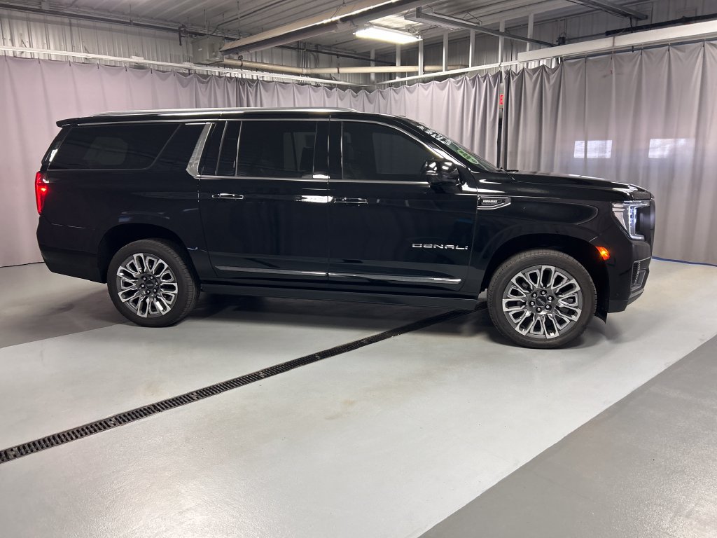 Used 2024 GMC Yukon XL Denali Ultimate AWD/4WD image 8