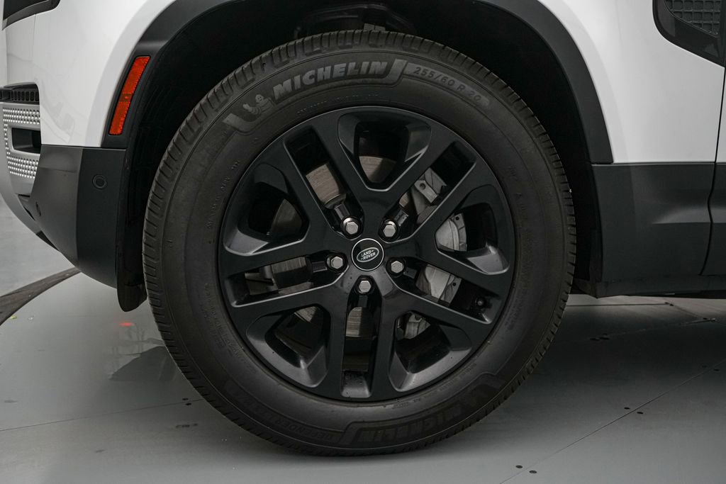 Used 2023 Land Rover Defender 130 SE image 10