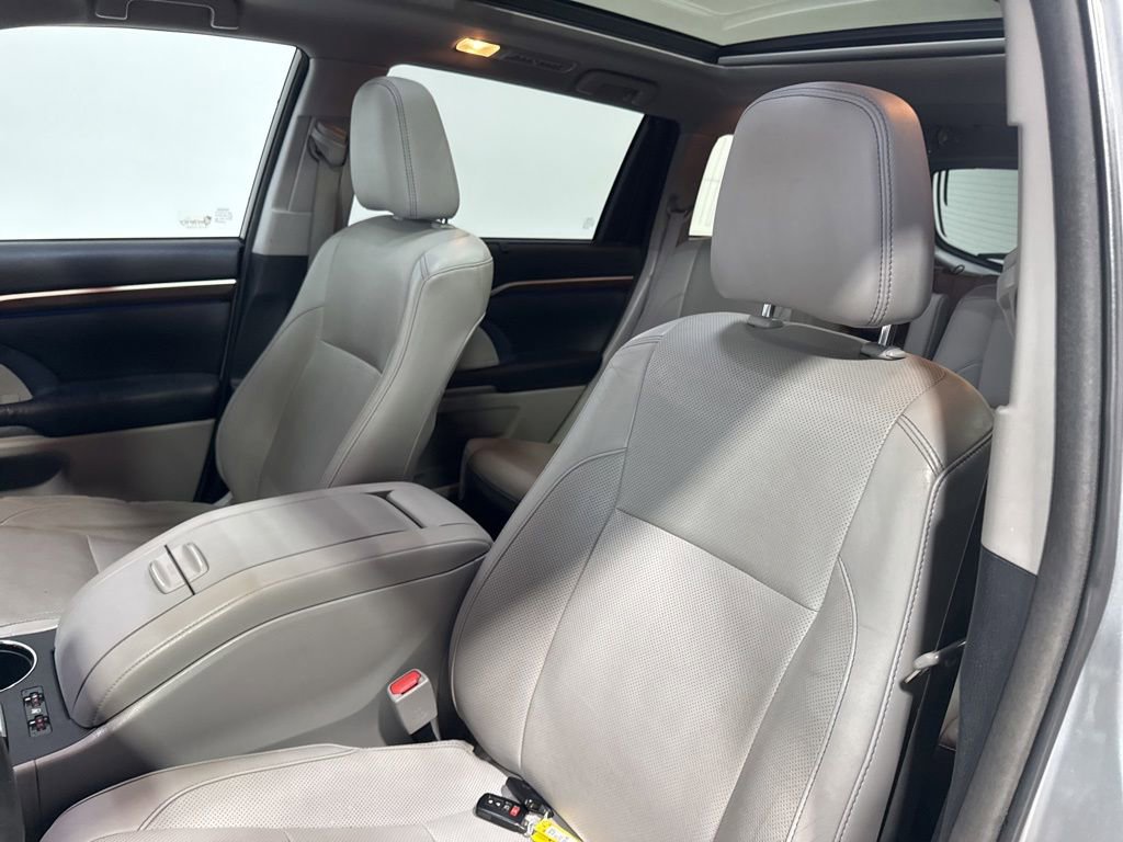 Used 2015 Toyota Highlander Limited Platinum AWD/4WD image 29