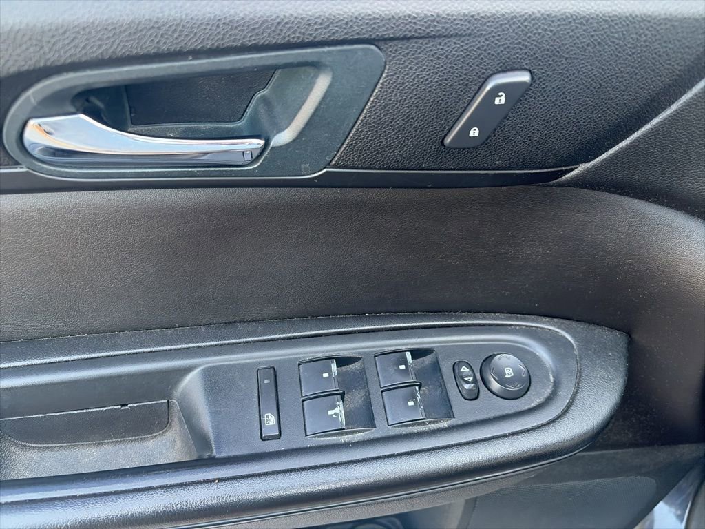 Used 2017 Chevrolet Traverse LT w/ Style and Technology Package FWD image 17