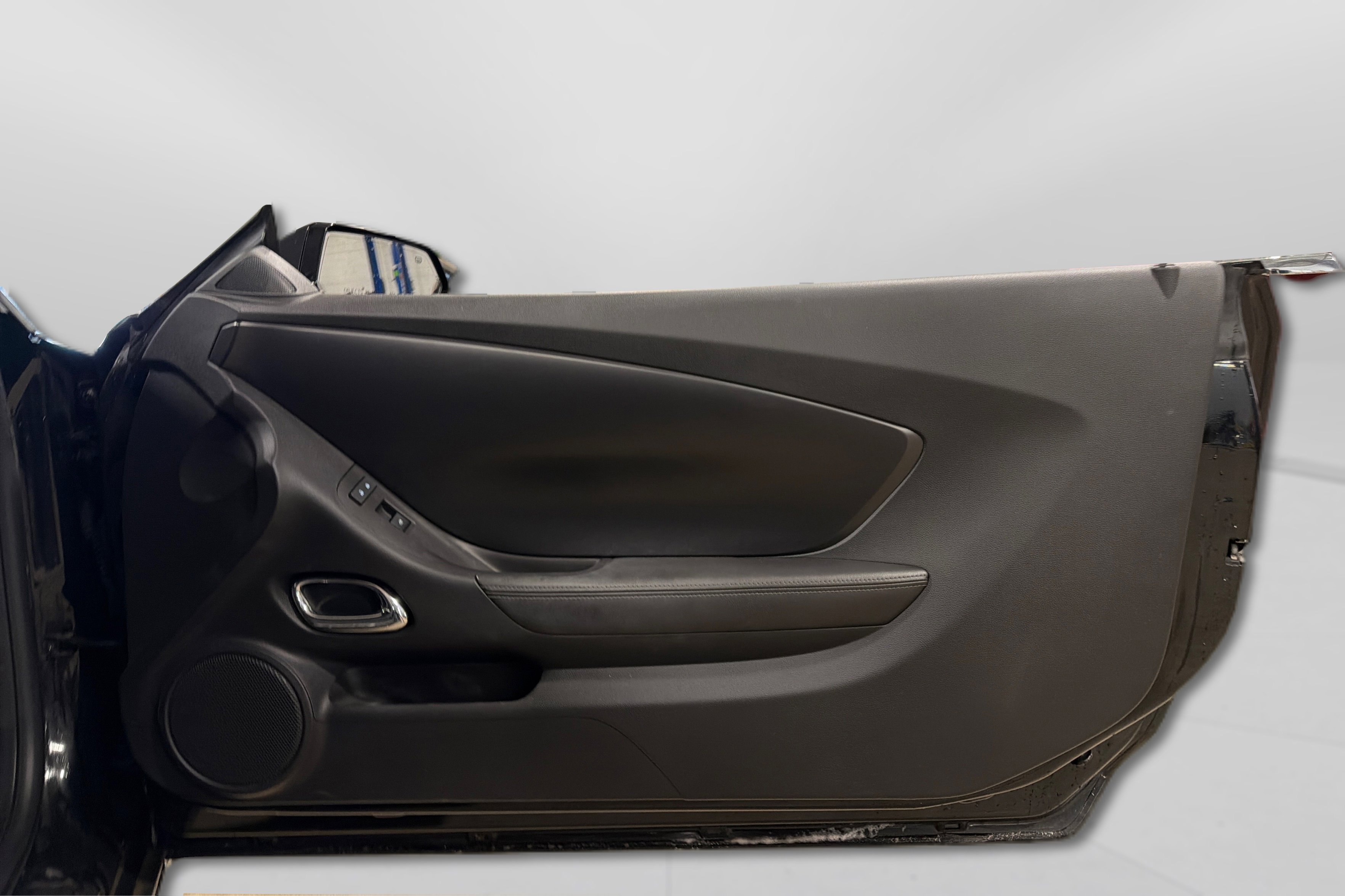 Used 2015 Chevrolet Camaro LT RWD image 35