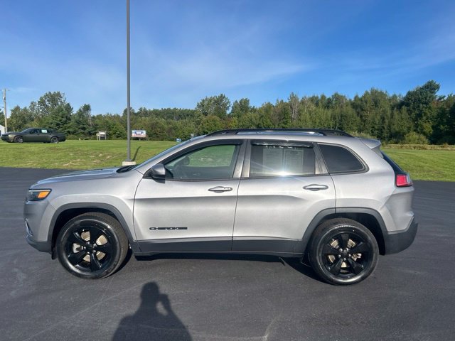 Used 2021 Jeep Cherokee Latitude Lux w/ Sun & Sound Group AWD/4WD image 3