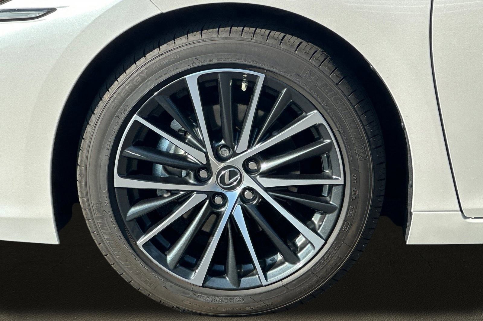 Certified 2025 Lexus ES 300h w/ Premium Package image 12