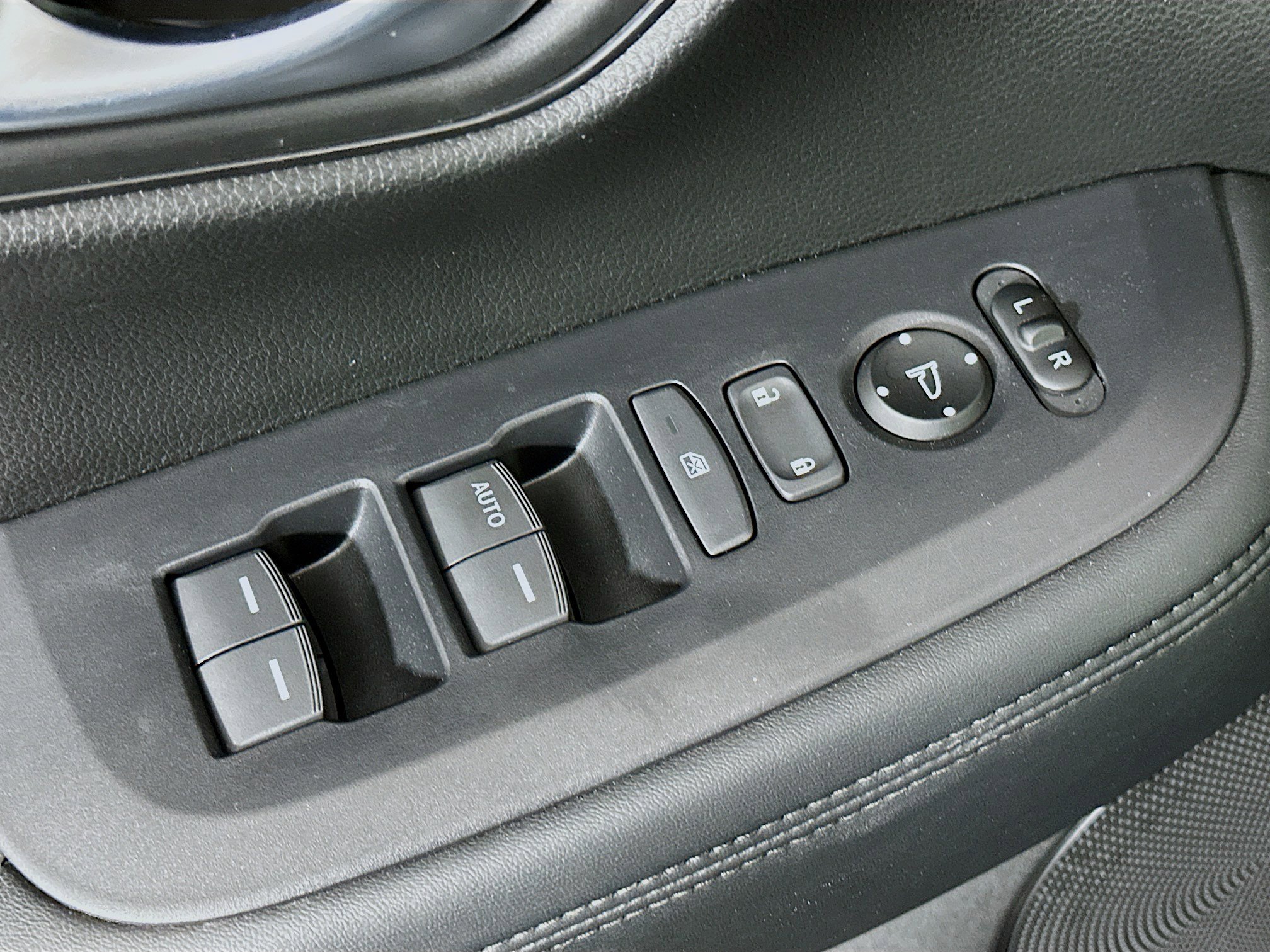 Used 2024 Honda HR-V LX image 15