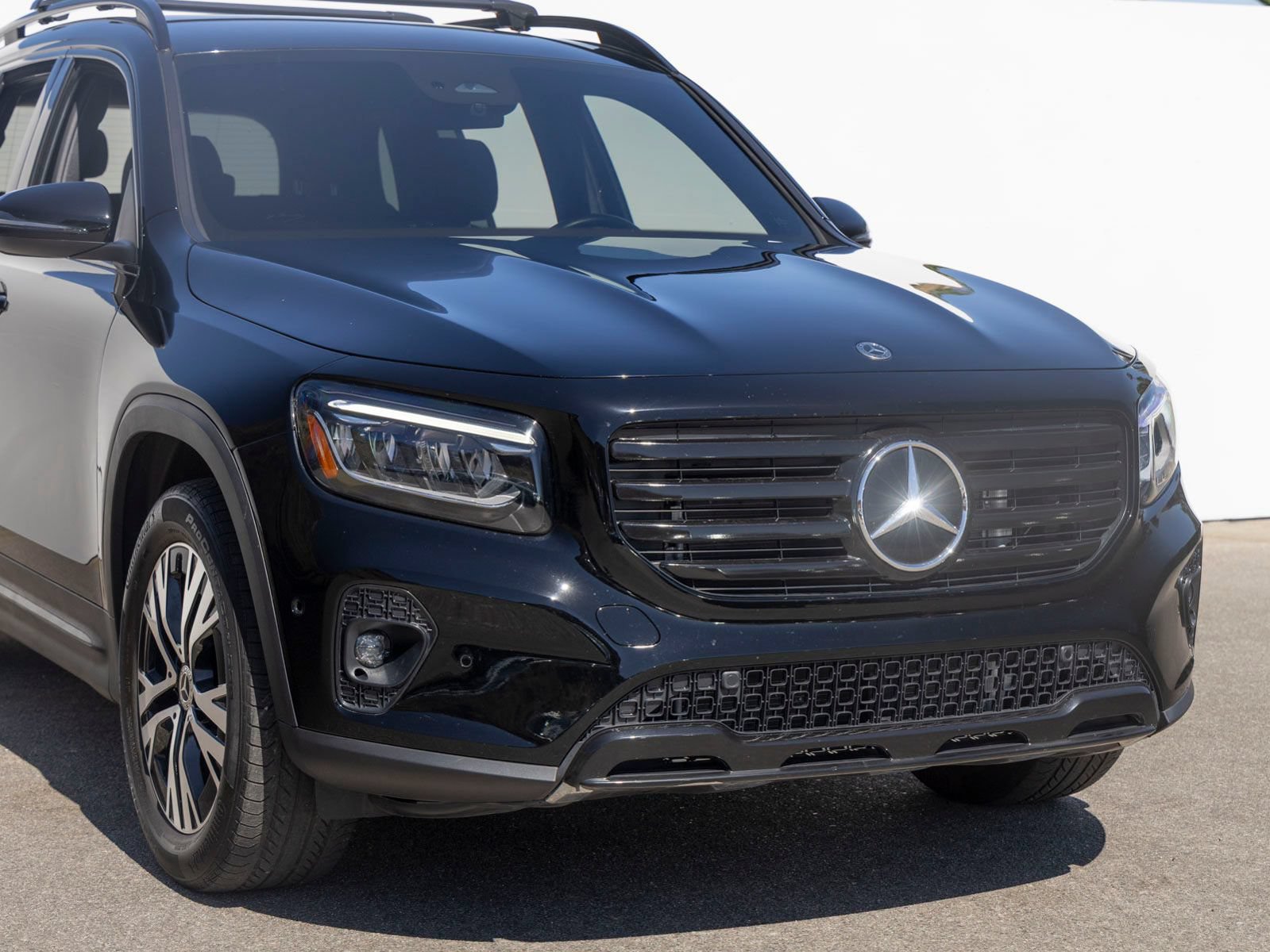 Used 2025 Mercedes-Benz GLB 250 image 3
