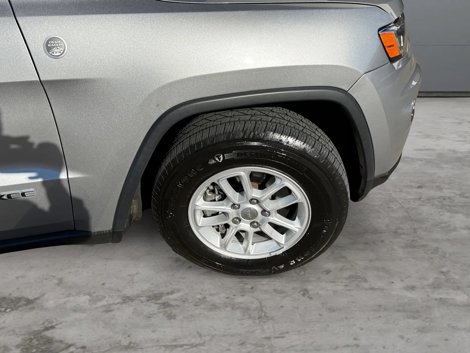 Used 2019 Jeep Grand Cherokee Laredo AWD/4WD image 46