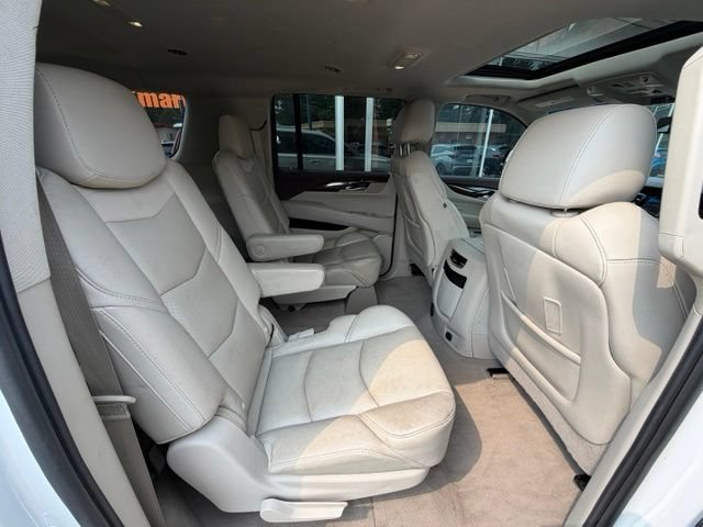 Used 2017 Cadillac Escalade ESV Luxury AWD/4WD image 16