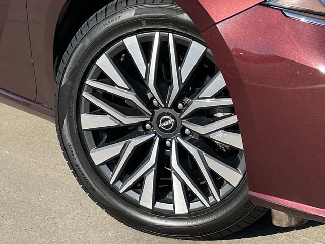 Used 2024 Nissan Altima 2.5 SV FWD image 9