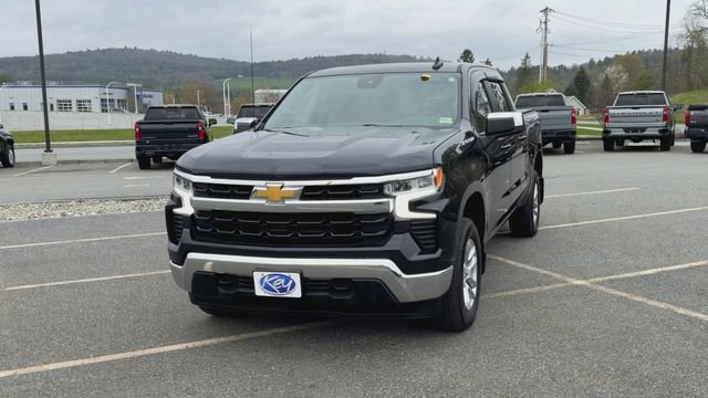 Used 2023 Chevrolet Silverado 1500 LT AWD/4WD image 3