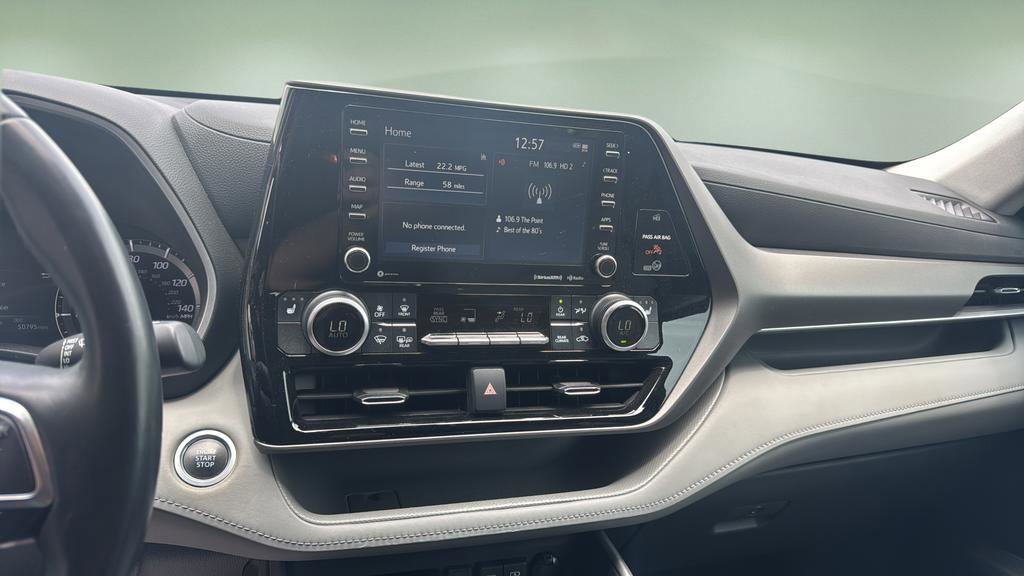 Used 2020 Toyota Highlander XLE FWD image 11