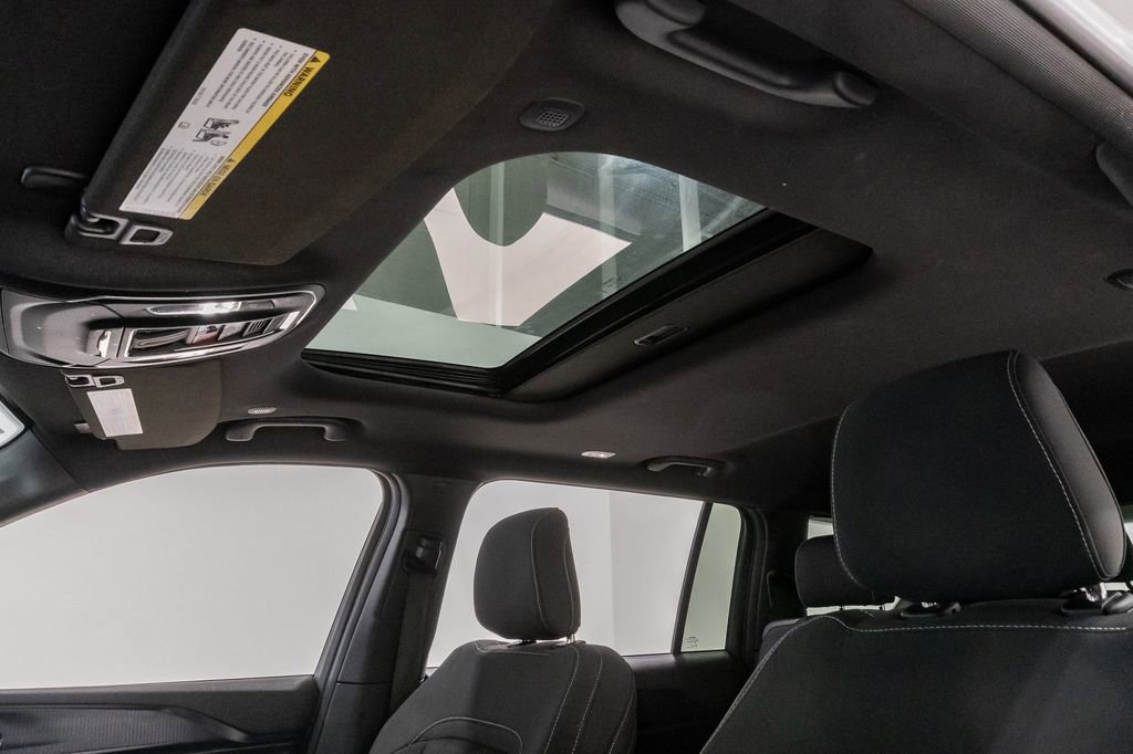 Used 2025 Jeep Grand Cherokee L Laredo image 9