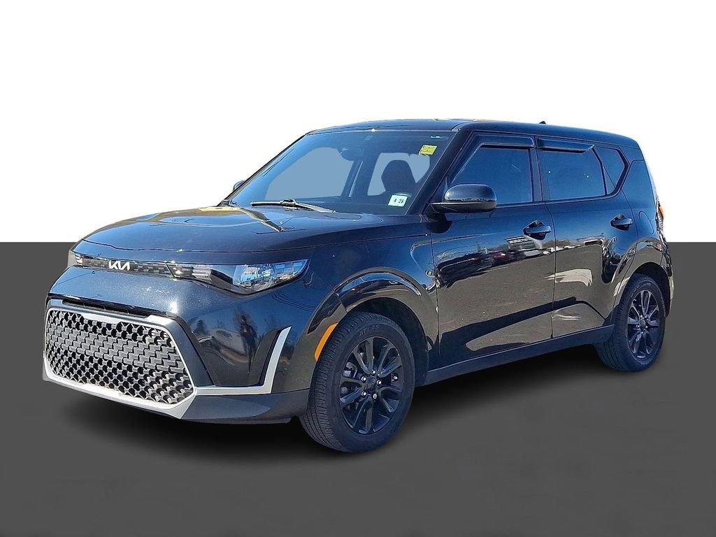 Used 2023 Kia Soul LX image 3