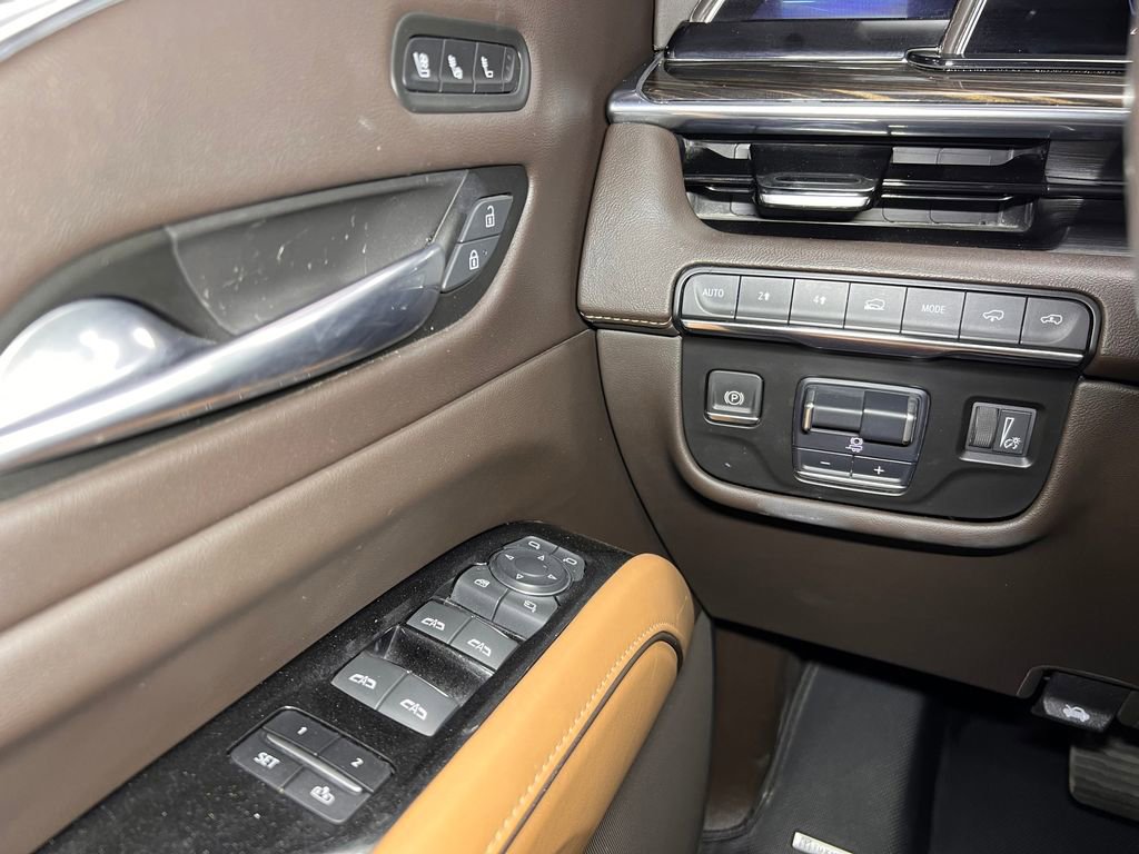 Used 2021 Cadillac Escalade ESV Premium Luxury w/ Driver Assist Tech Package AWD/4WD image 11