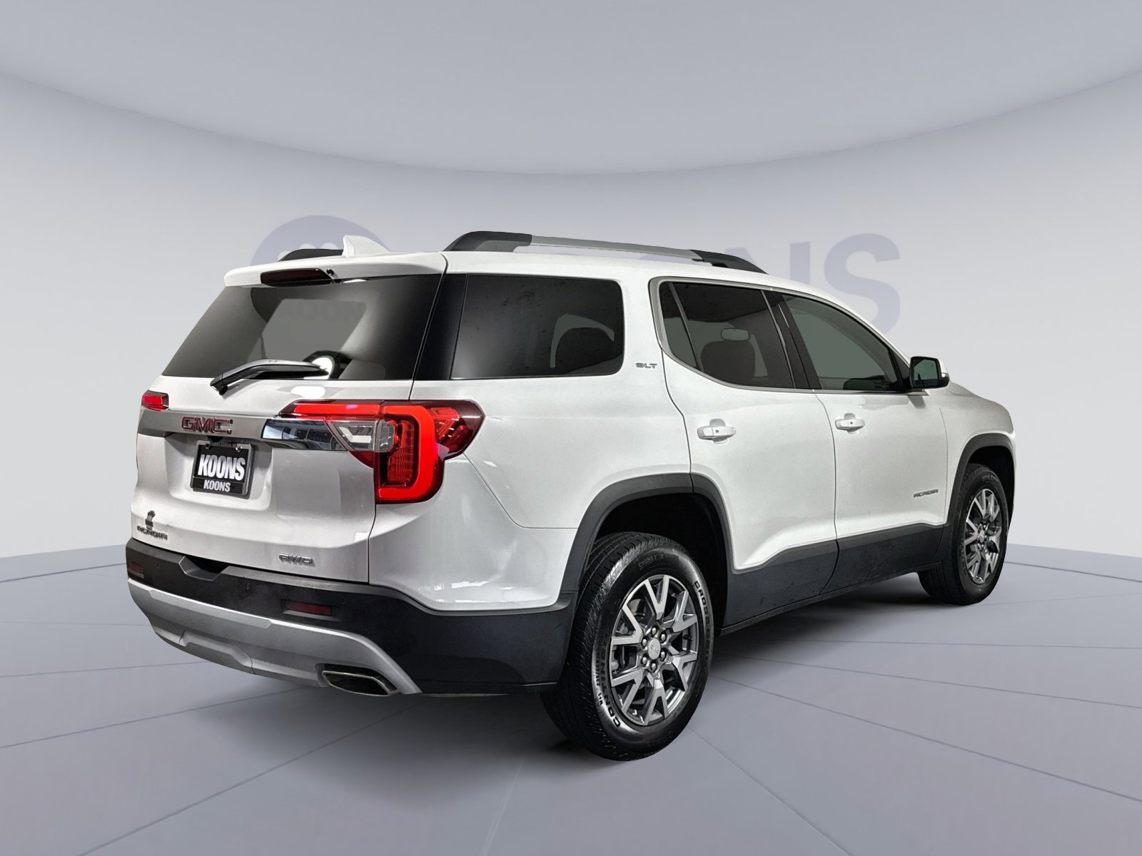 Used 2023 GMC Acadia SLT w/ Preferred Package image 7