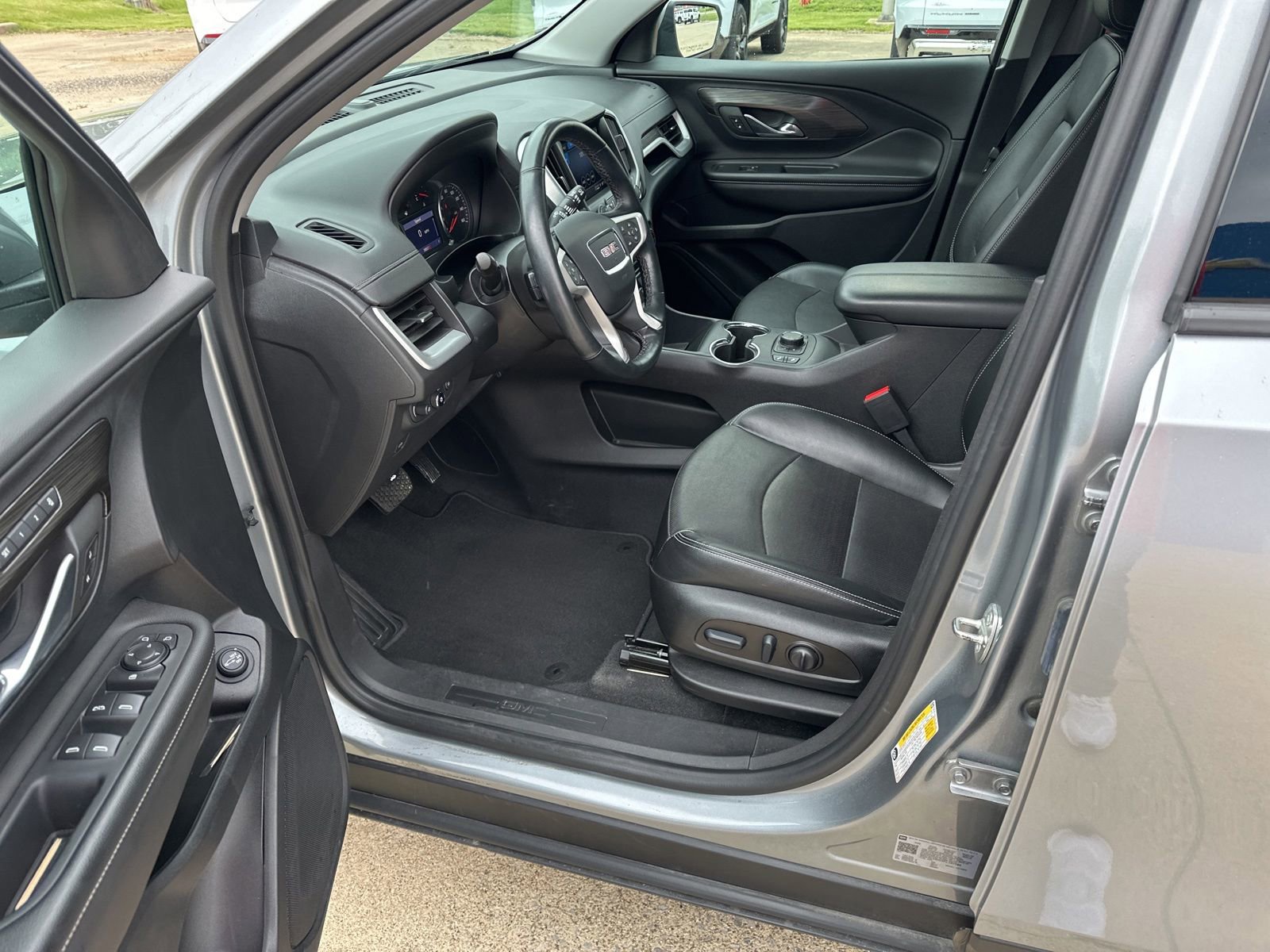 Used 2023 GMC Terrain SLT AWD/4WD image 9