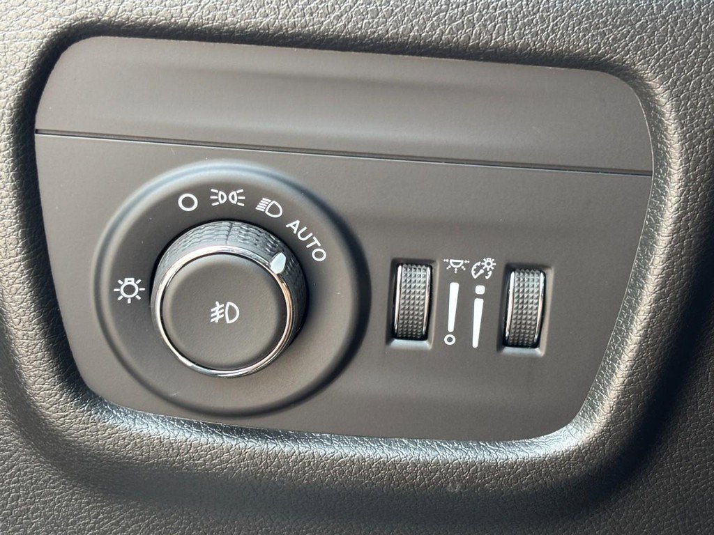 New 2025 Jeep Grand Cherokee L Limited w/ Black Appearance Package image 15