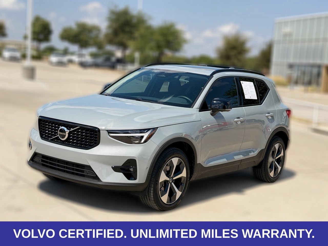 Certified 2026 Volvo XC40 B5 Plus AWD/4WD image 2