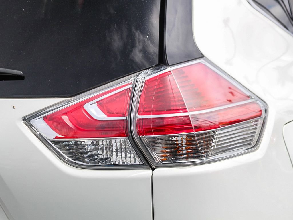 Used 2014 Nissan Rogue SV w/ SV Family Package image 10