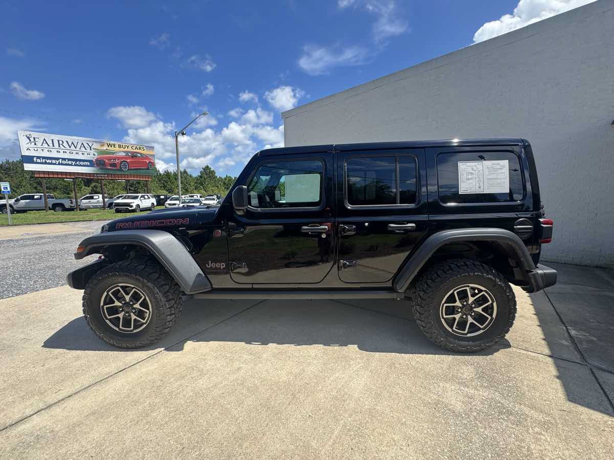 Used 2025 Jeep Wrangler Unlimited Rubicon w/ Convenience Group AWD/4WD image 2