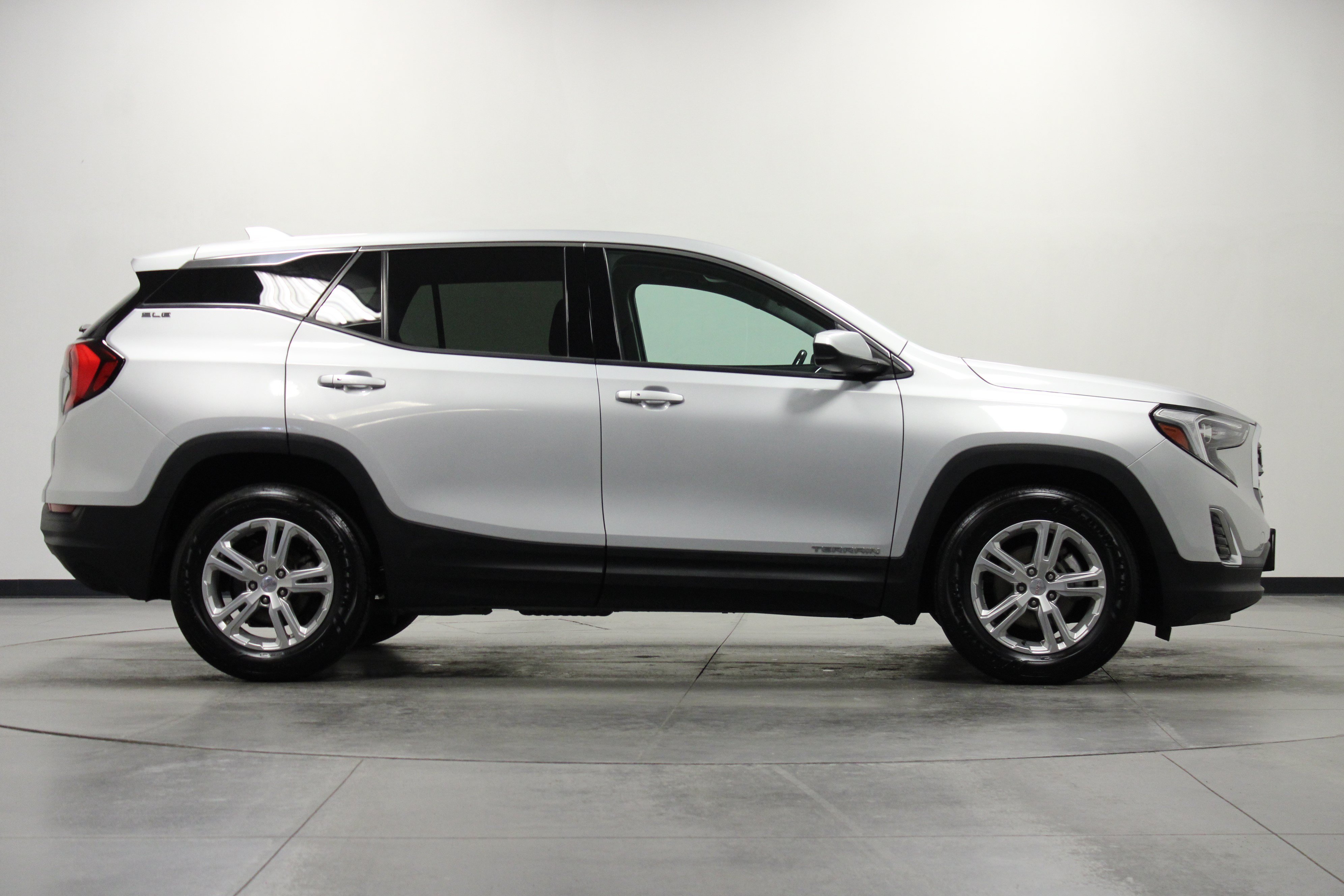 Used 2019 GMC Terrain SLE FWD image 3