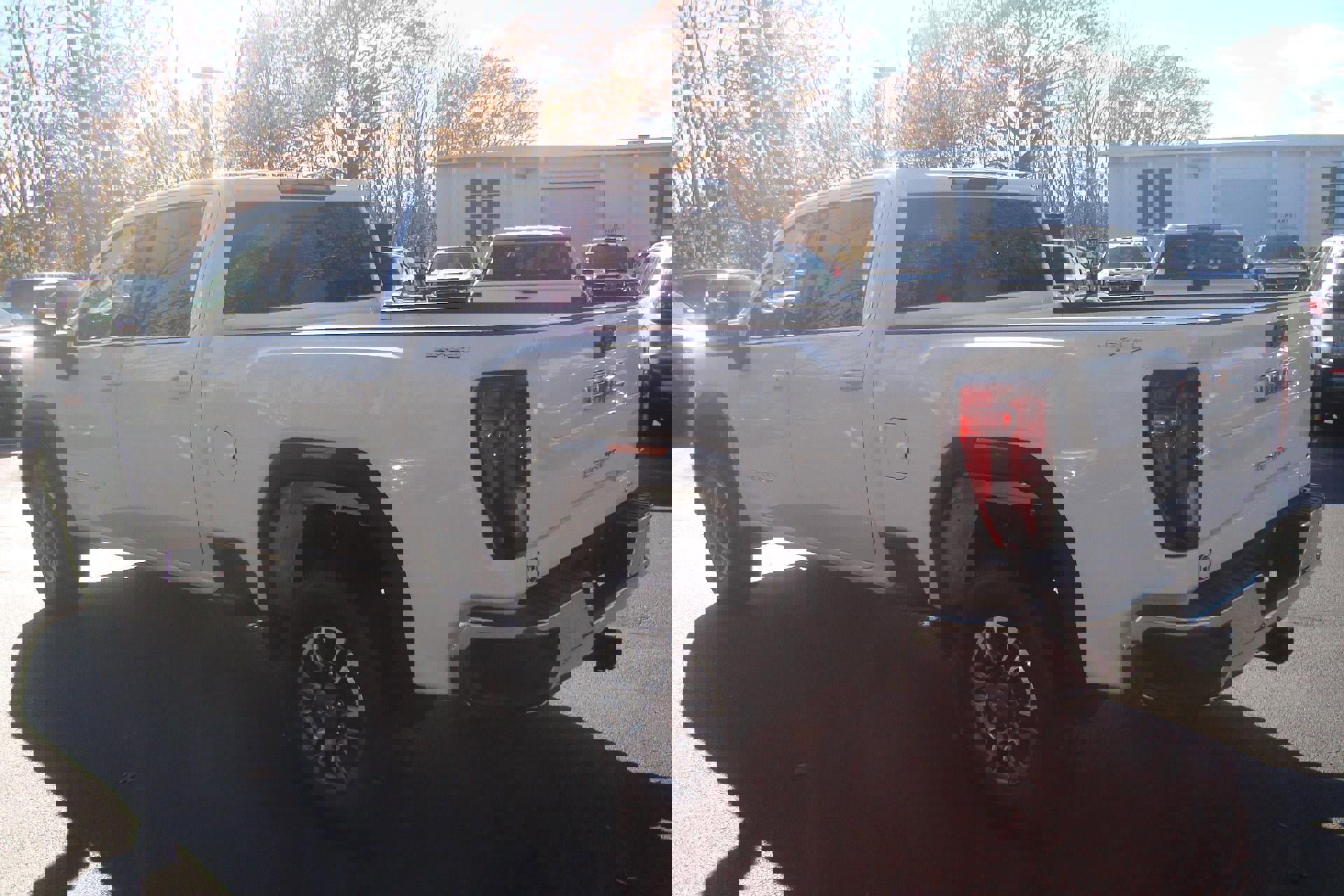 Used 2024 GMC Sierra 3500 SLE w/ Preferred Package image 6