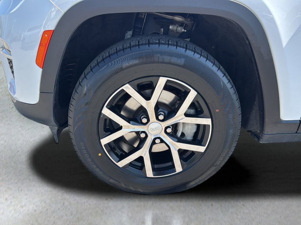 Used 2023 Jeep Grand Cherokee Limited AWD/4WD image 9