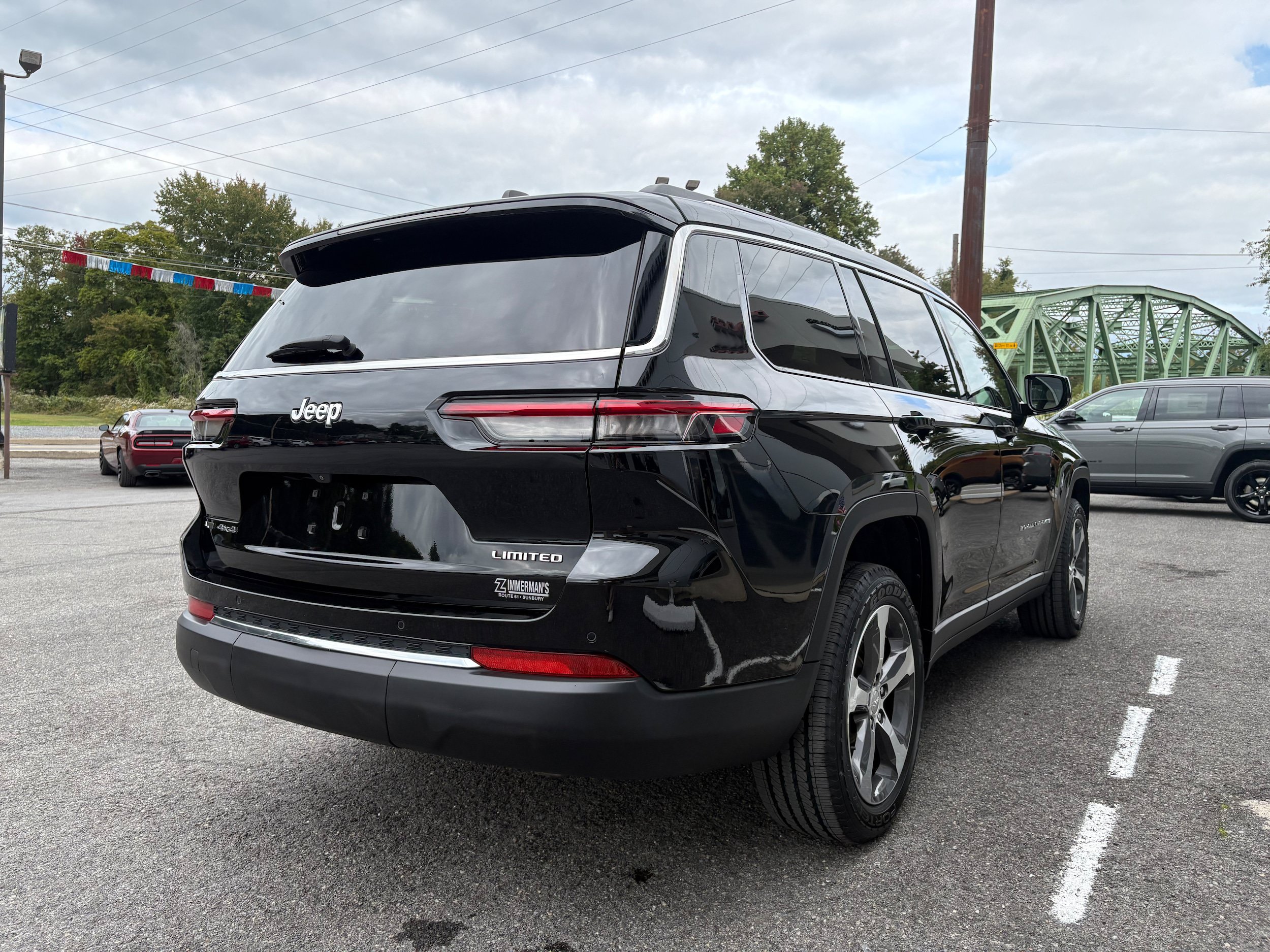 Used 2023 Jeep Grand Cherokee L Limited AWD/4WD image 7