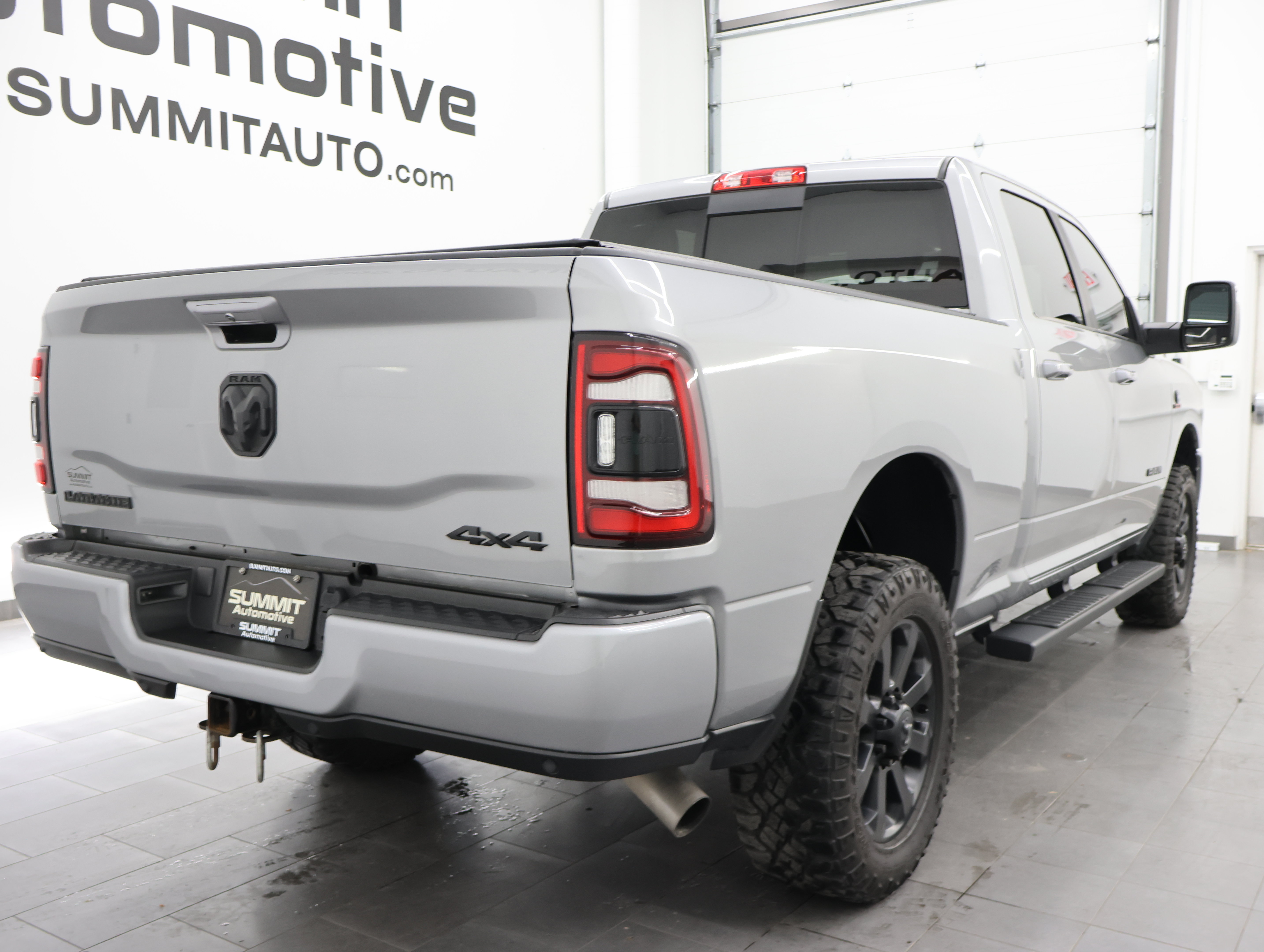 Used 2023 RAM 3500 Laramie AWD/4WD image 4