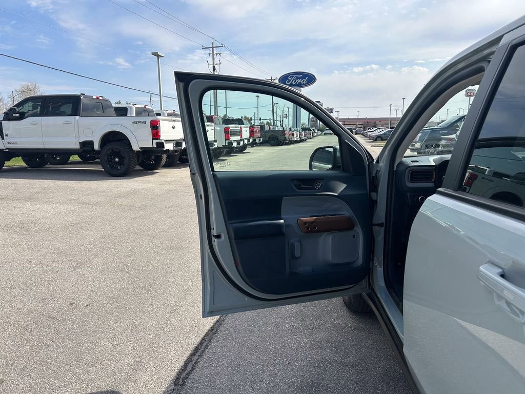 Used 2022 Ford Maverick Lariat w/ Lariat Luxury Package image 12