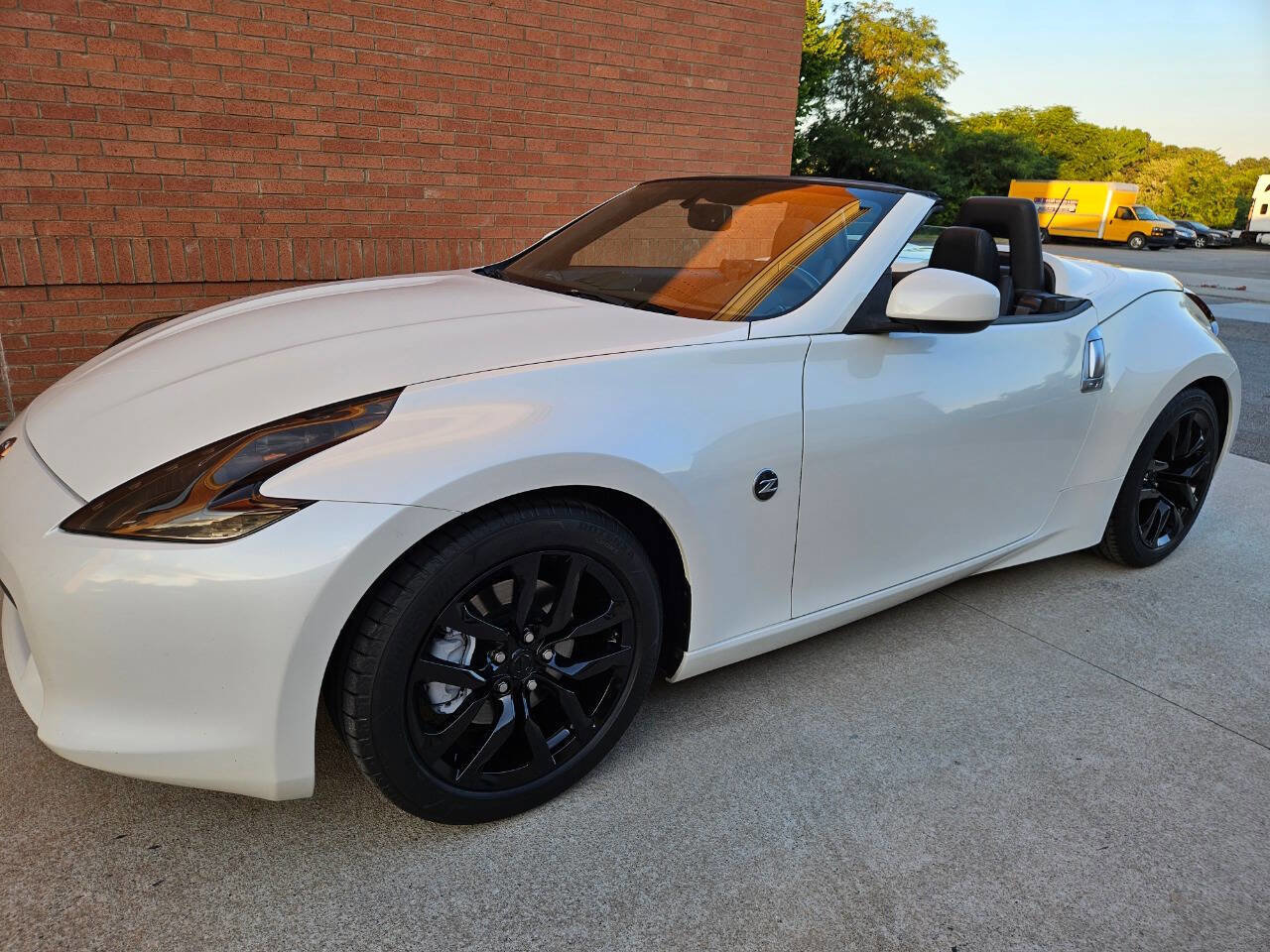 Used 2010 Nissan 370Z Touring image 17